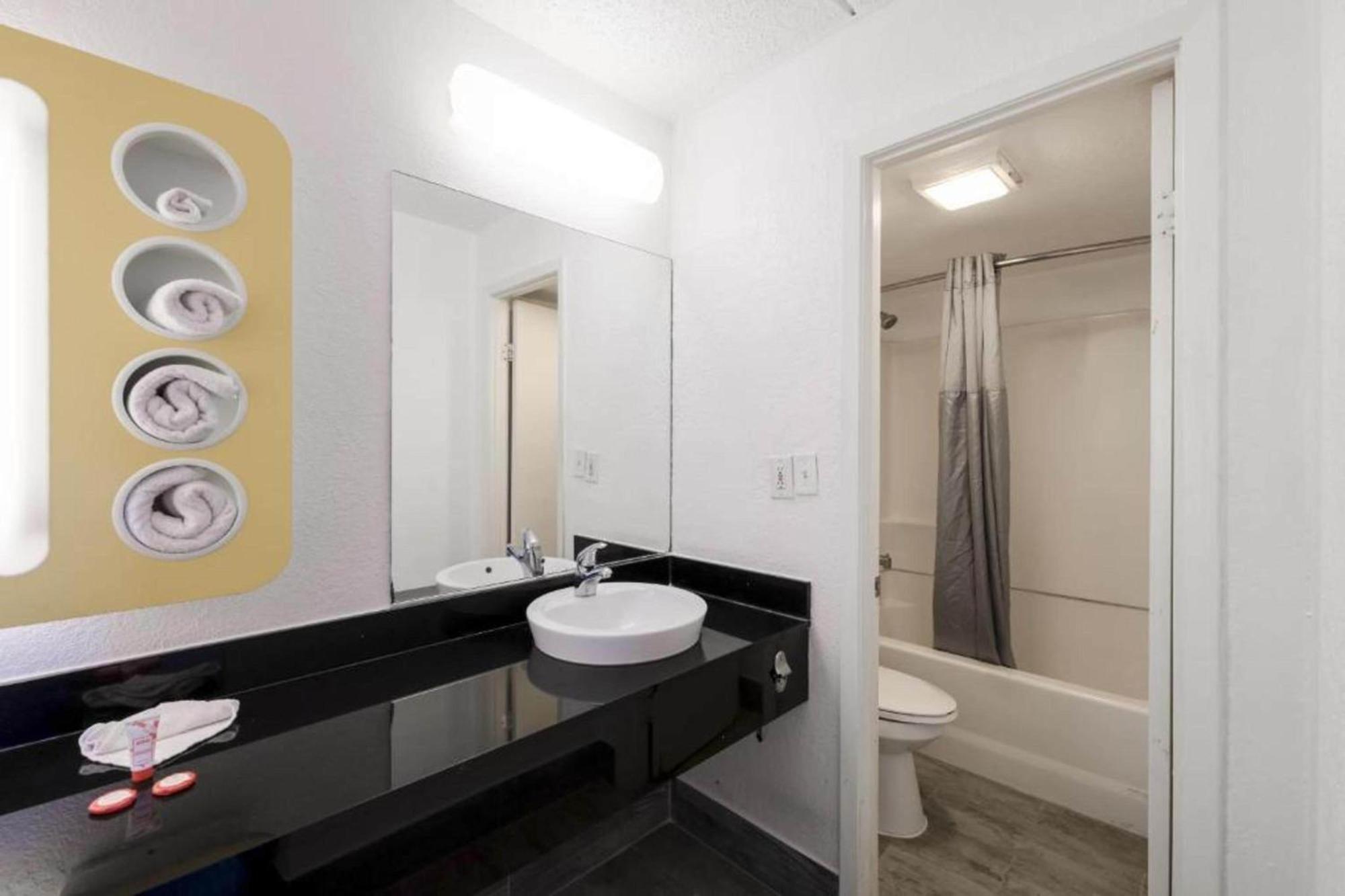 Oyo Hotel Houston Katy Freeway Exterior foto